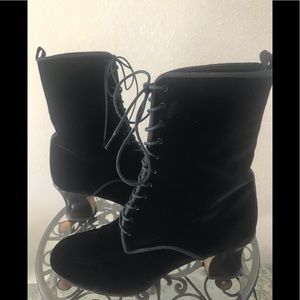 ANNE KLEIN BLK VELVET SZ8.5 BOOTS